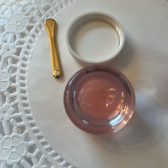 TATCHA Kissu Lip Mask Duo Lip Mask & Lip Mask Wisteria. Spatula swiped once each - Picture 12 of 15